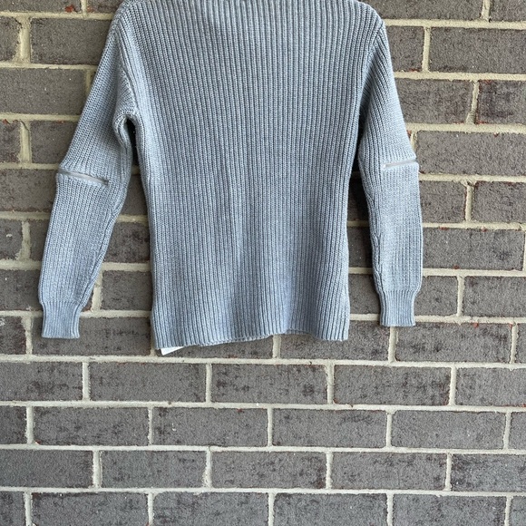 Guess Long Sleeve Ribbed Choker Sweater  top  Size XSmall Gray - Picture 4 of 10